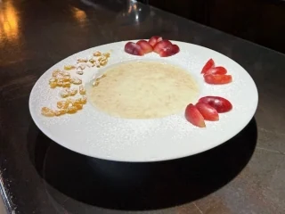 Oatmeal with seasonal fruit