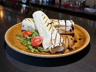 Flatbread with roasted chicken and cheese
