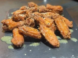 Chicken wings in honey mustard sauce